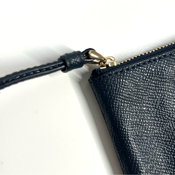 NWT Coach Women\'s Midnight Black Corner Leather Zip Wristlet‎